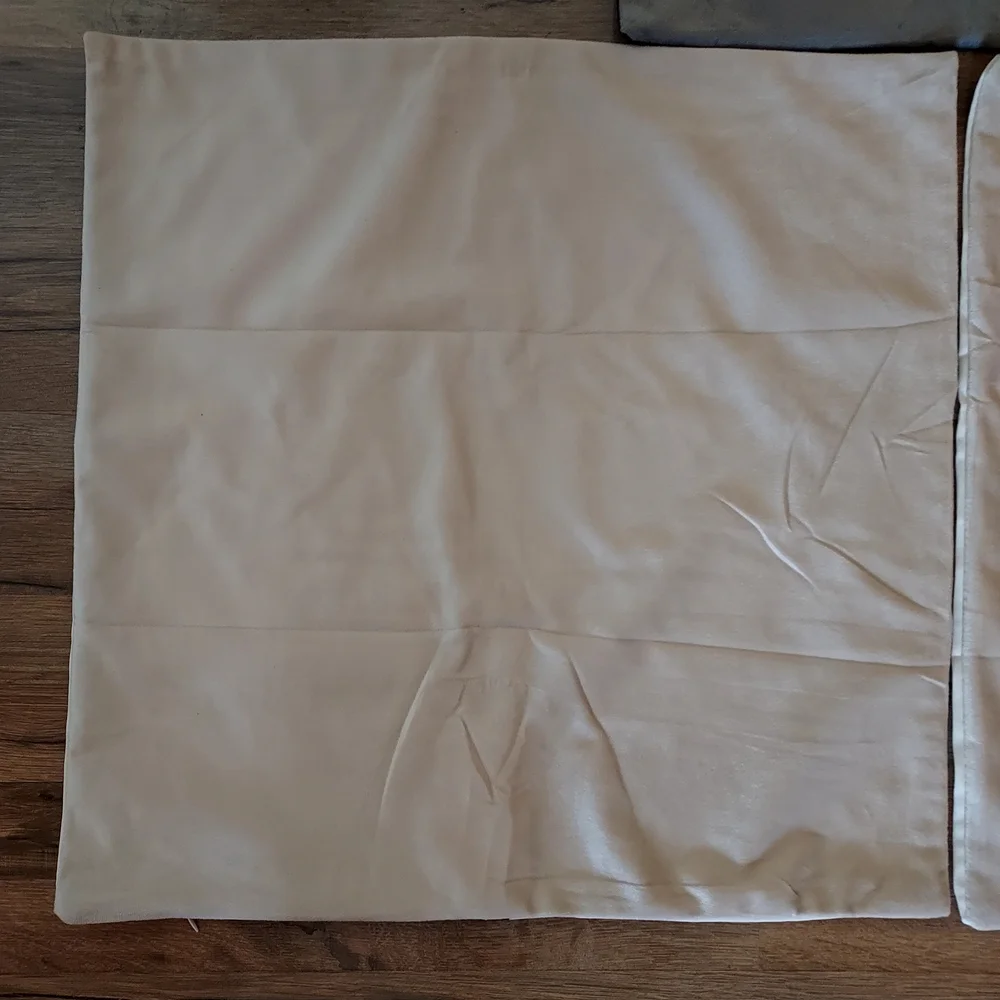 Total Of Three 18×18 Halloween Themed Zip Up Pillow Covers 2 Hocus Pocus 1 Boo